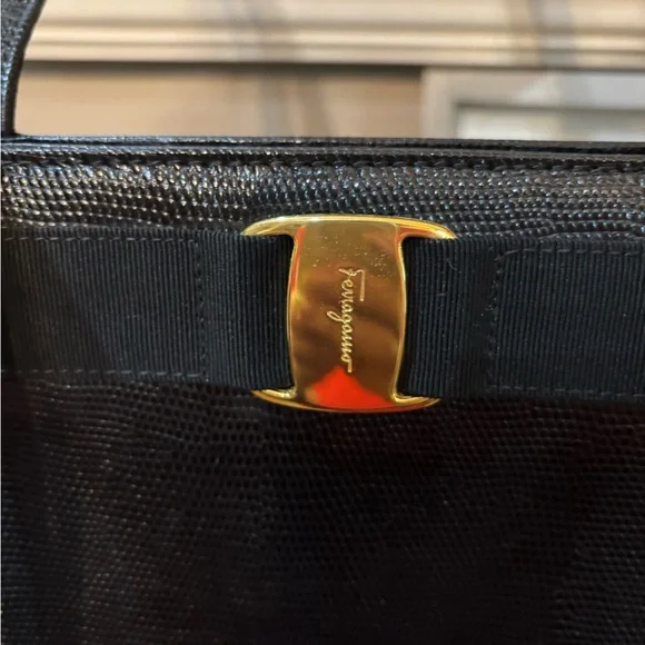 Salvatore Ferragamo Vala Vintage Black pebble Leather Tote Bag - Picture 7 of 11